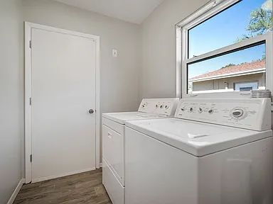 Building Photo - Beautiful Valrico Home | No Carpet + Screened Patio + Bonus Room