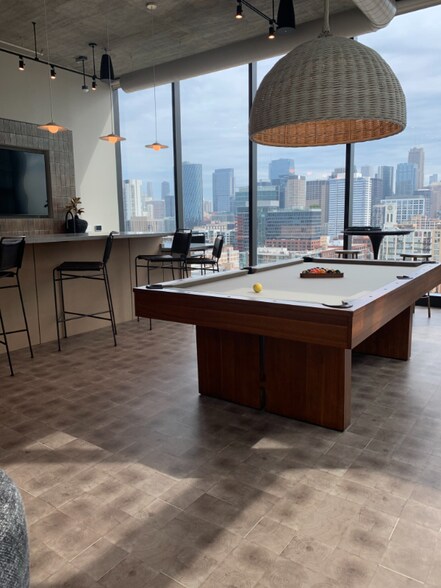 Building Photo - 1014 W Van Buren St