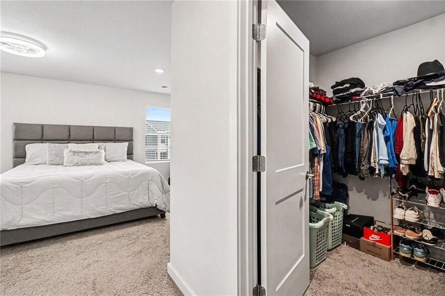 Building Photo - 3528 Station Dr