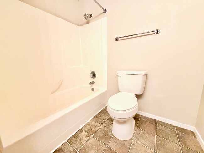 Building Photo - 5832-5830 Glen Echo Ave