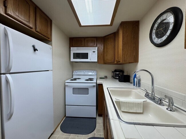 Building Photo - 2BR 2 BA Furnished  Condo across from Colorado Rivergated entry