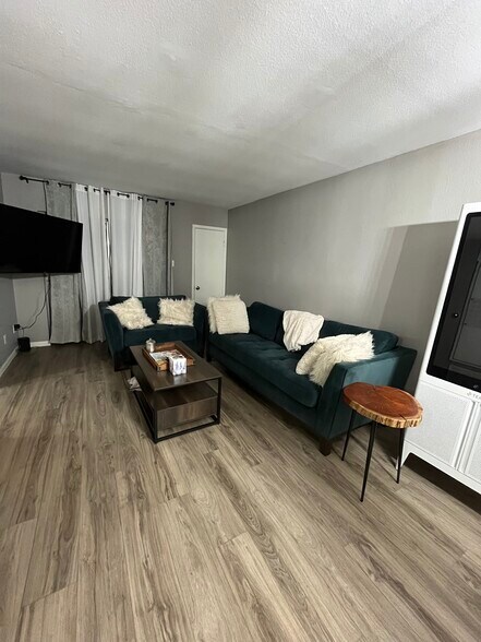 Building Photo - 3131 Cummins St