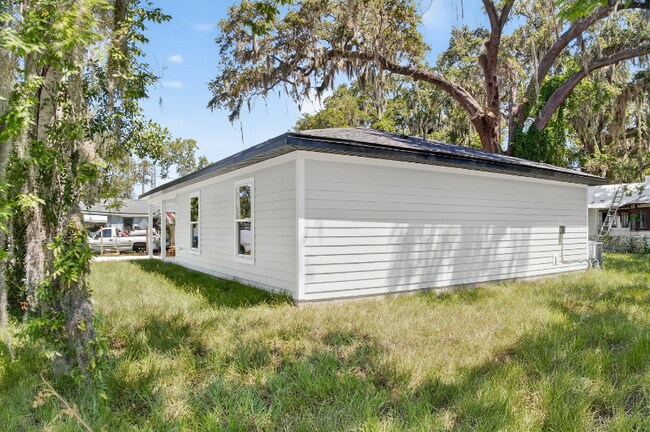 Building Photo - 815 Tomoka Rd