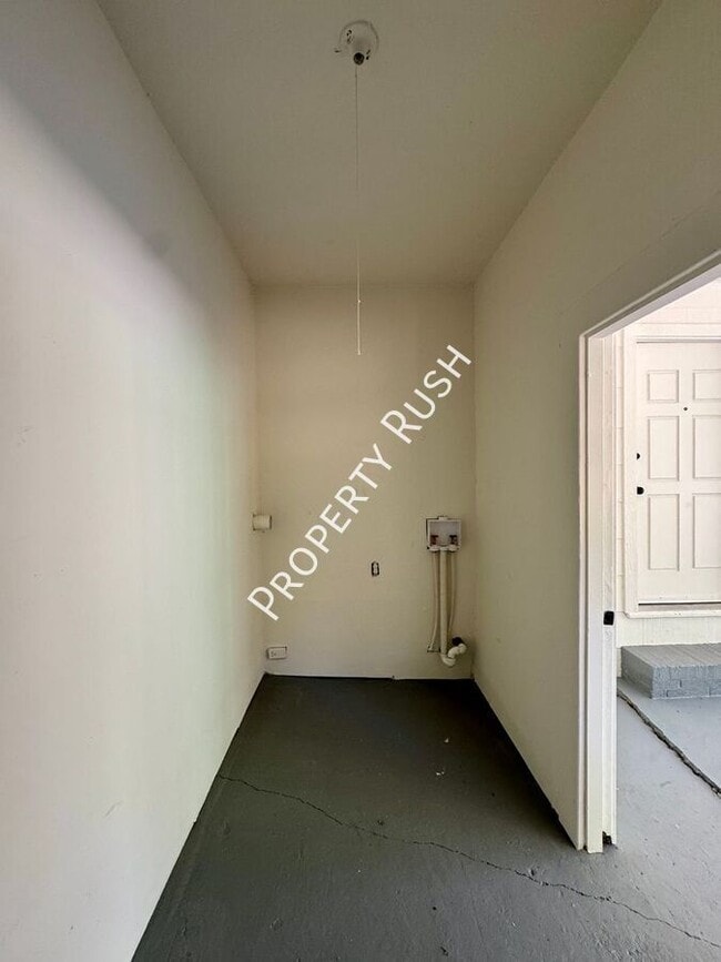 Building Photo - 824 Clift St