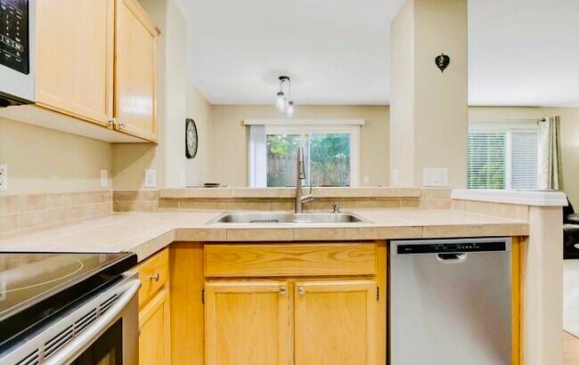 Building Photo - 6444 NW Starflower Dr
