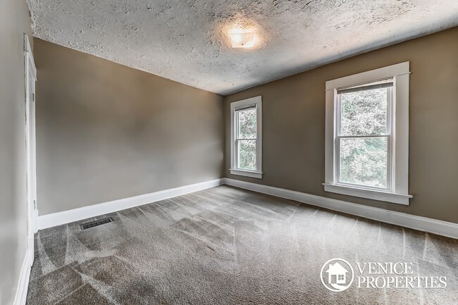 Building Photo - 3 Bedroom on OSU Campus