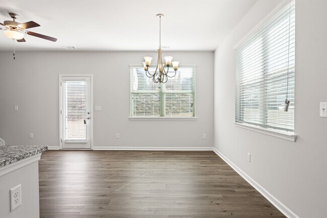 Building Photo - 4 Bed 2.5 Bath Single Family Home in Gaine...