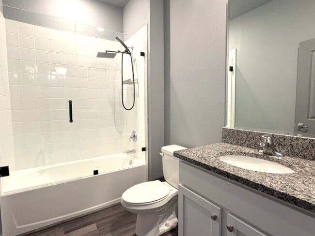 Building Photo - Gorgeous 2 Bedroom Home with Office!