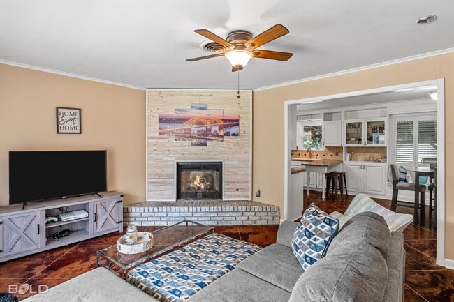 Building Photo - Adorable 3 bed 2 bath in Broadmoor Area!