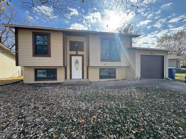 Primary Photo - 1464 Monopoly Dr