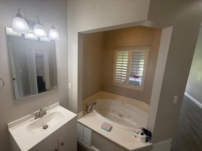Building Photo - 9847 Perfect Dr