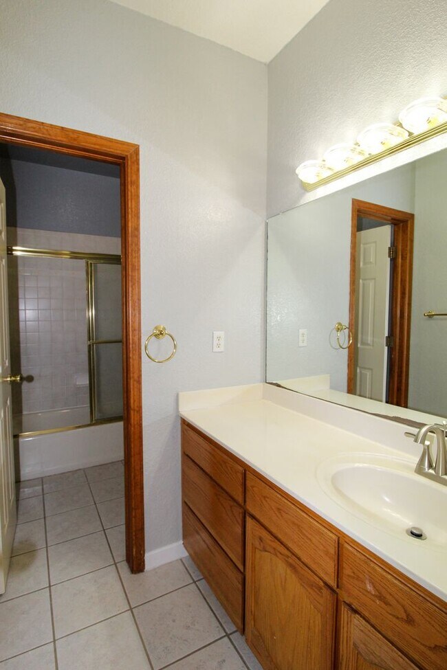 Building Photo - 2081 Paseo Del Prado Dr