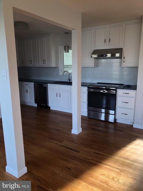 Building Photo - 273 Dogwood Dr