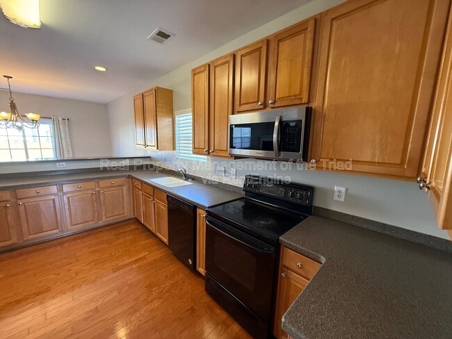 Building Photo - 5207 Silverbrook Dr