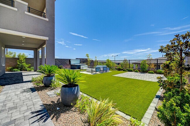 Building Photo - Stunning Fully Furnished 5-Bedroom Home in...