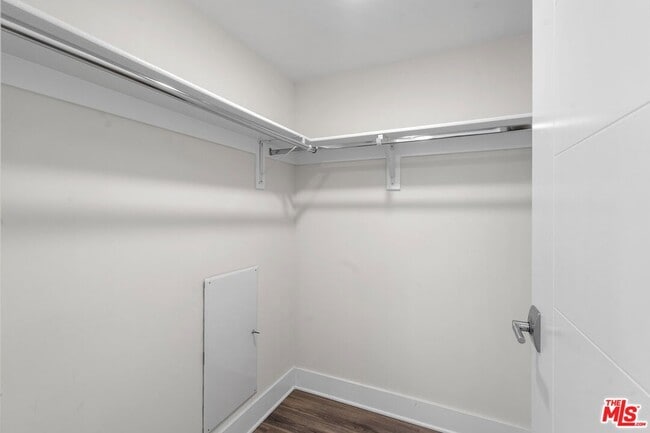 Building Photo - 5030 Rosewood Ave