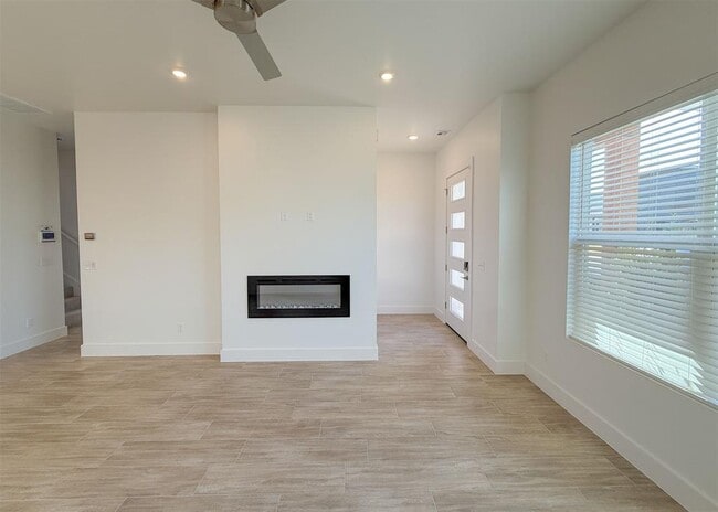 Building Photo - 13112 Maplewood Ave