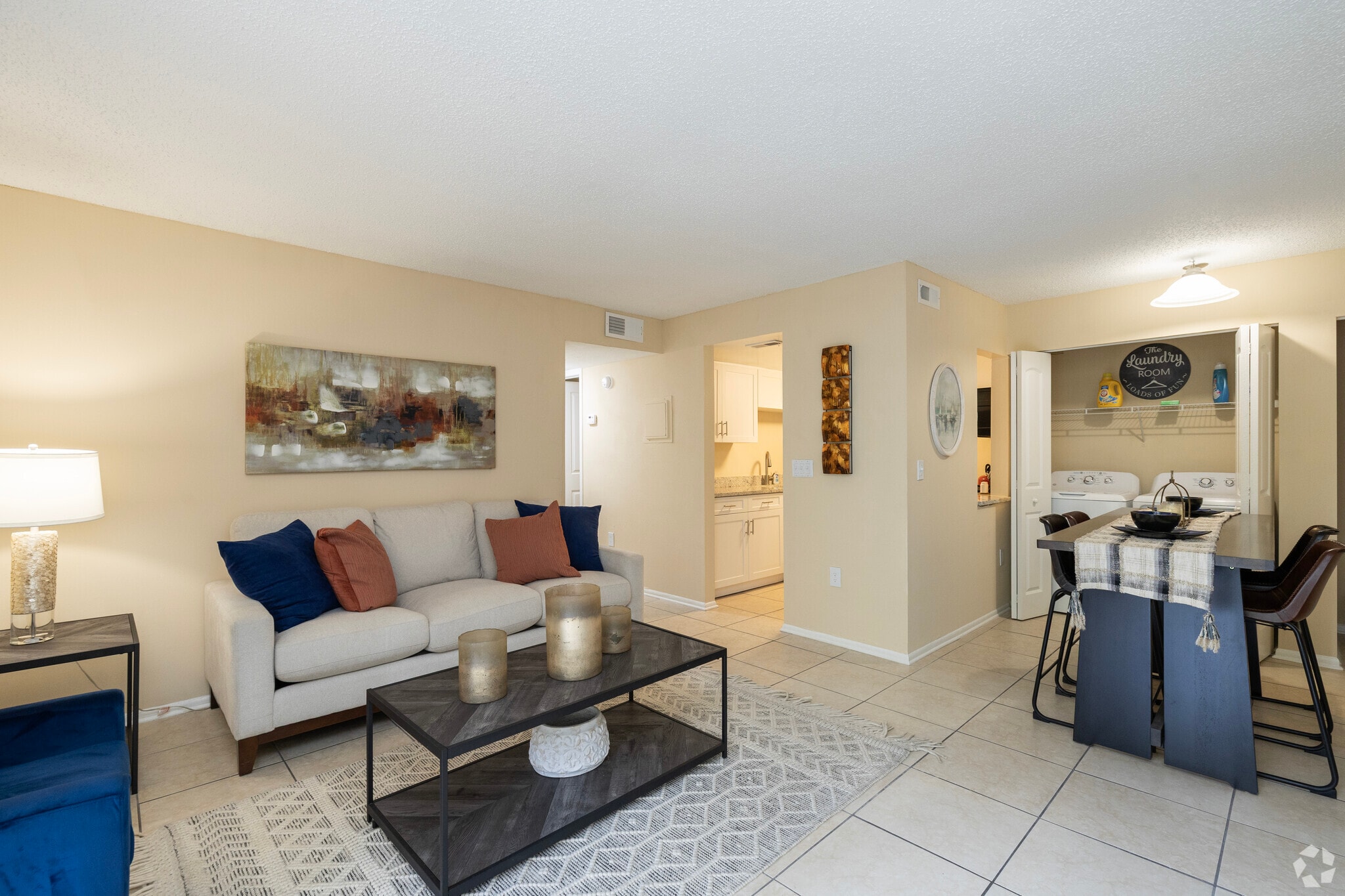 2BR, 2BA - 900SF - Living Room - Urban Place Apartments