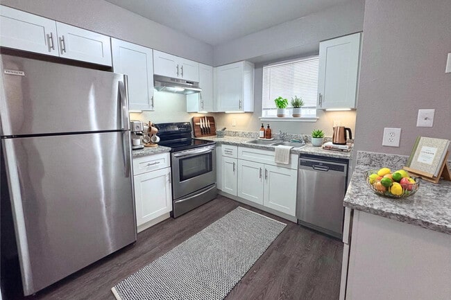 Building Photo - 1741 E Pepper Cir