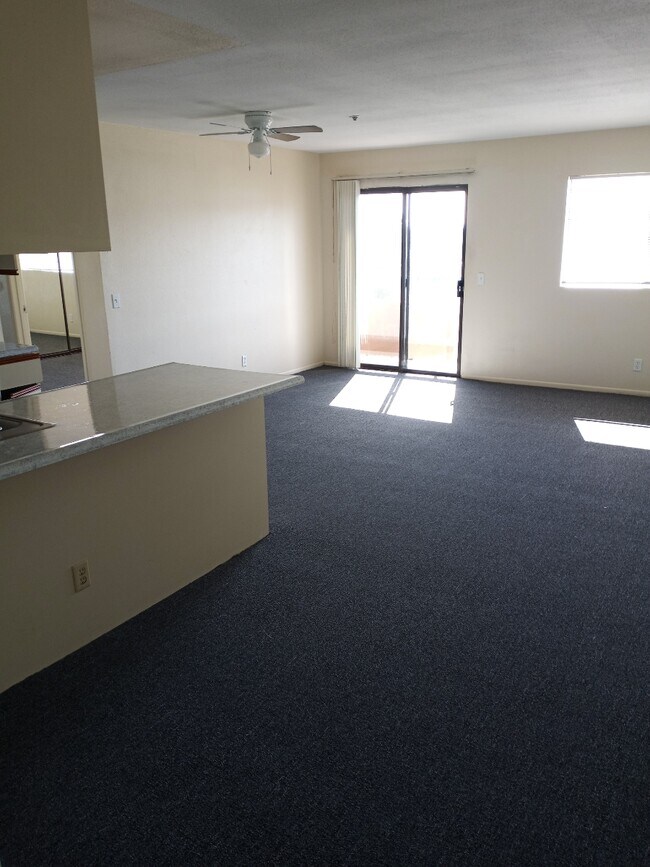 Building Photo - 445 Landfair Ave