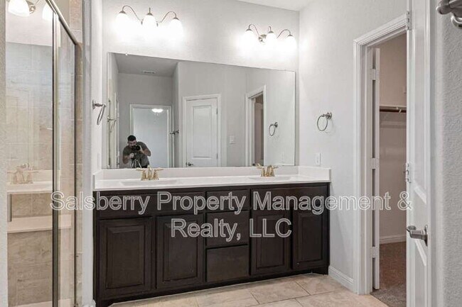 Building Photo - 821 Falcon Rd