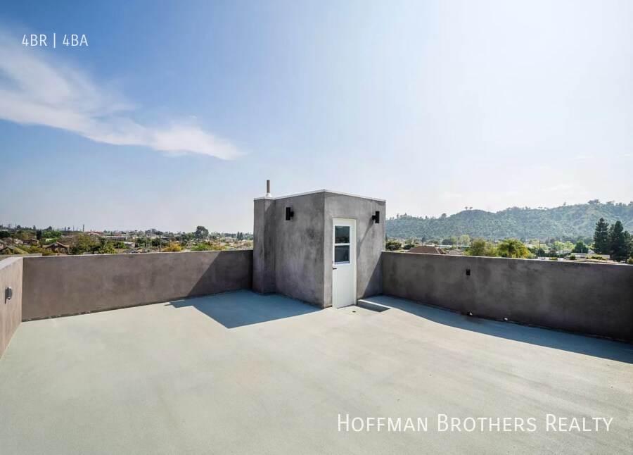 Building Photo - 2683 Roseview Ave