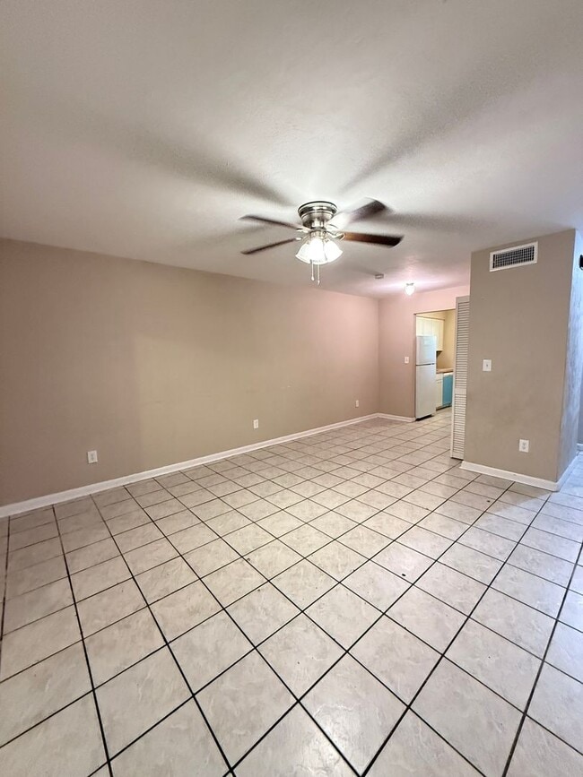 Building Photo - 1721 Active