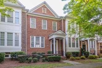 Building Photo - Gorgeous Townhome in the Heart of Fort Mil...