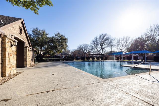 Building Photo - 9208 Longview Dr