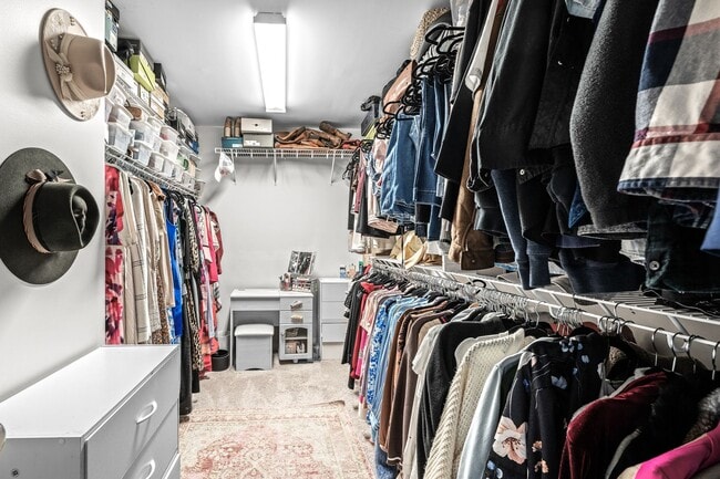 Building Photo - 227 Lookout Ln