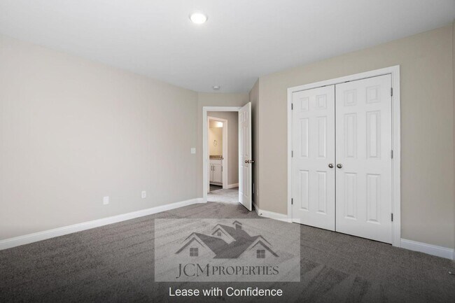 Building Photo - 916 Camden Ct