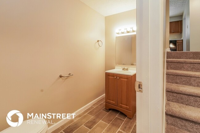 Building Photo - 6560 Benjamin Dr