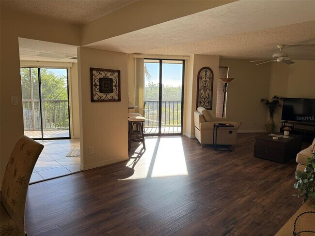 Building Photo - 25188 Marion Ave