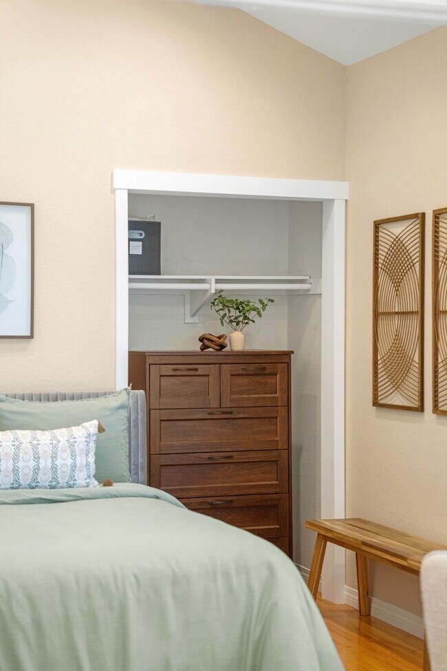 Building Photo - 12841 Forest Dr