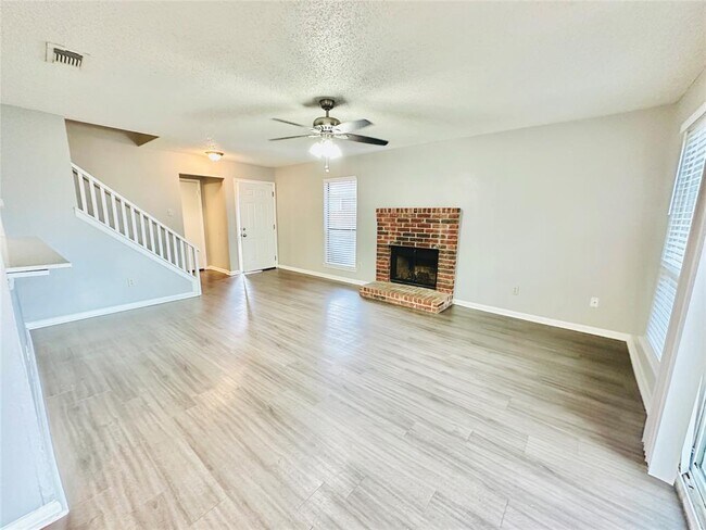 Building Photo - 2612 Gwendolyn Ln
