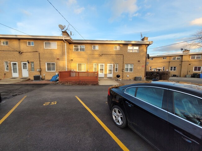 Building Photo - 52 N Albert St