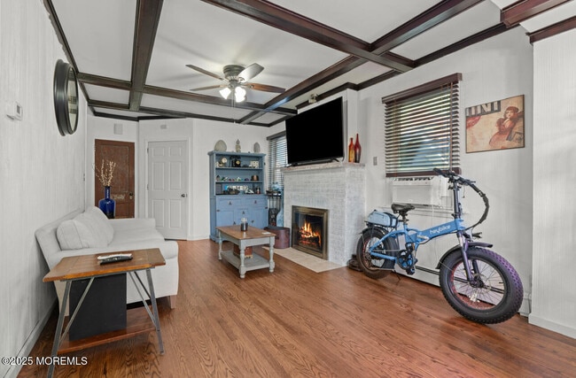 Building Photo - 517 Laurel Ave