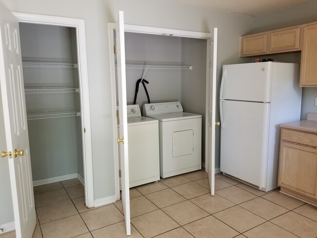 Building Photo - 2666 Rambling Way