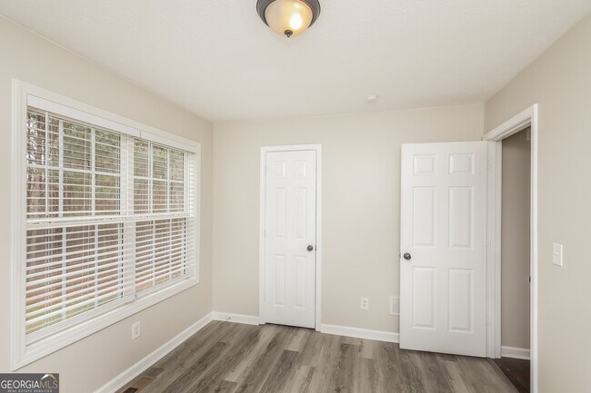 Building Photo - 34 Woodwind Dr