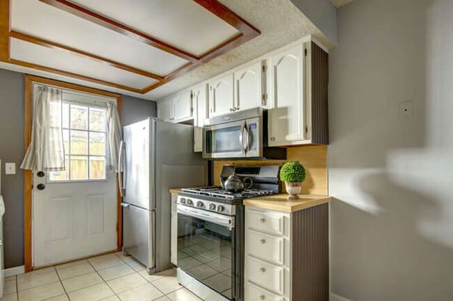 Building Photo - Great little modern and super clean home i...