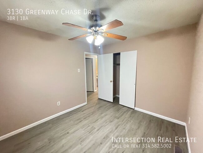 Building Photo - 3130 Greenway Chase Dr