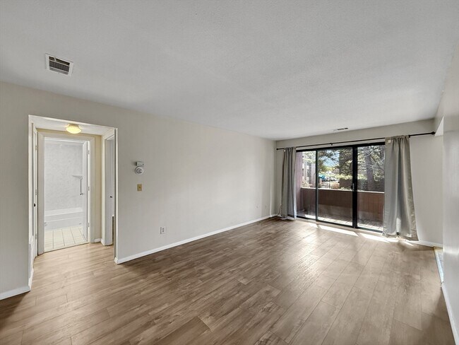 Building Photo - 32 Shrewsbury Green Dr