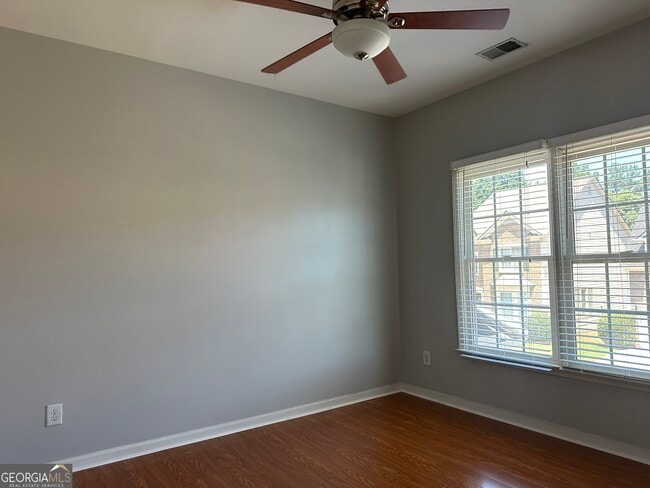 Building Photo - 669 Maple Grove Way