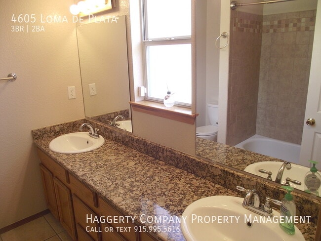 Building Photo - 4605 Loma De Plata Dr