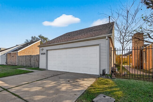 Building Photo - 11535 Bellspring Dr