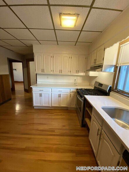 Building Photo - 60 Pinkert St