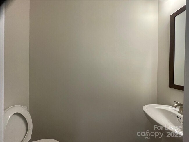 Building Photo - 403 Wescott St