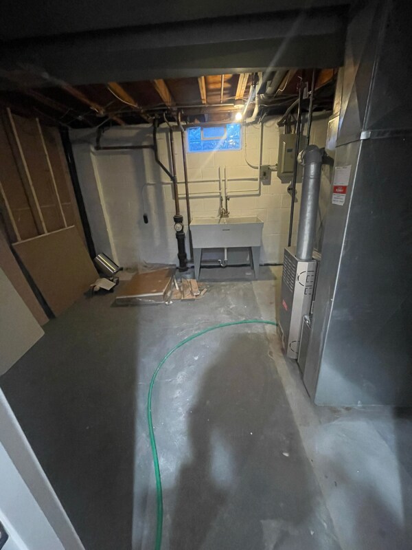 Building Photo - 5965 Teakwood Dr