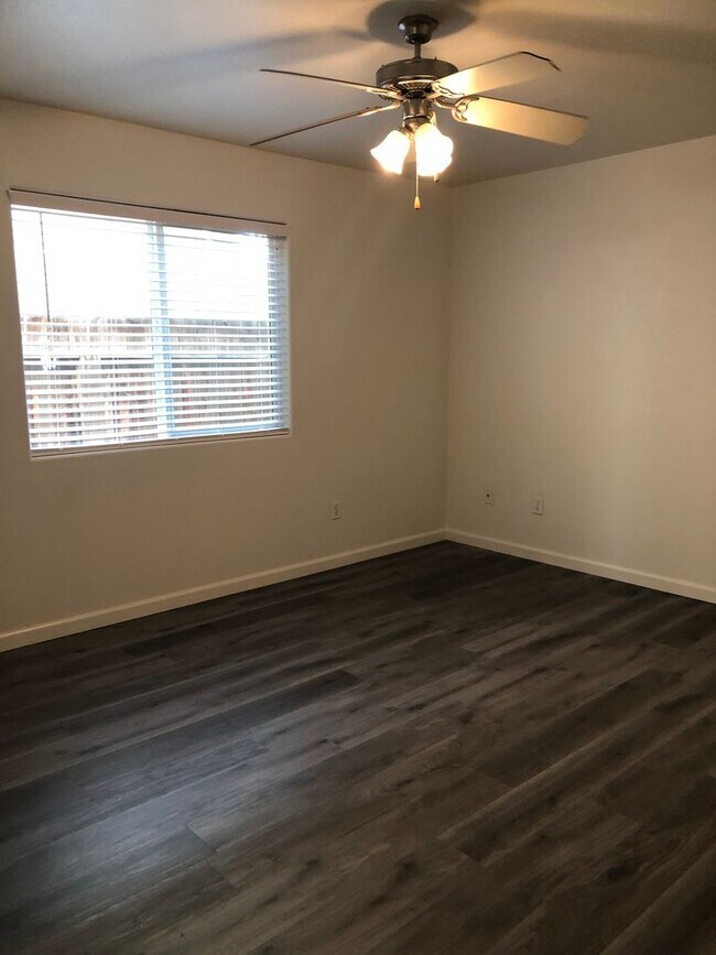 Building Photo - 6120 Royal Coach Cir