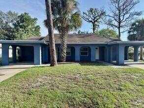 Building Photo - 1700 Ridgewood Ln